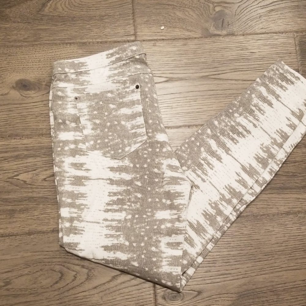 Vera Wang Jeggins gray and white size large